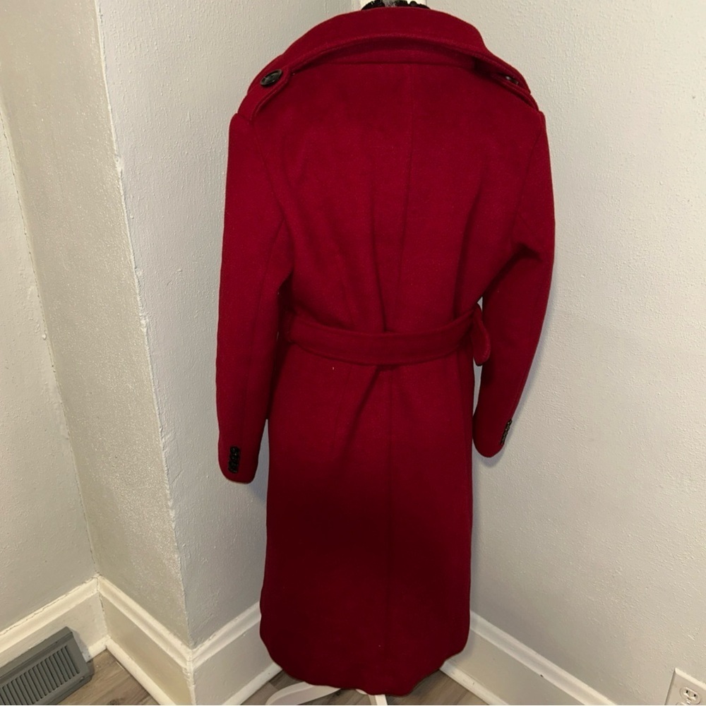 Elegant Women's Double-Breasted Trench Coat in Deep Red - Picture 5 of 8